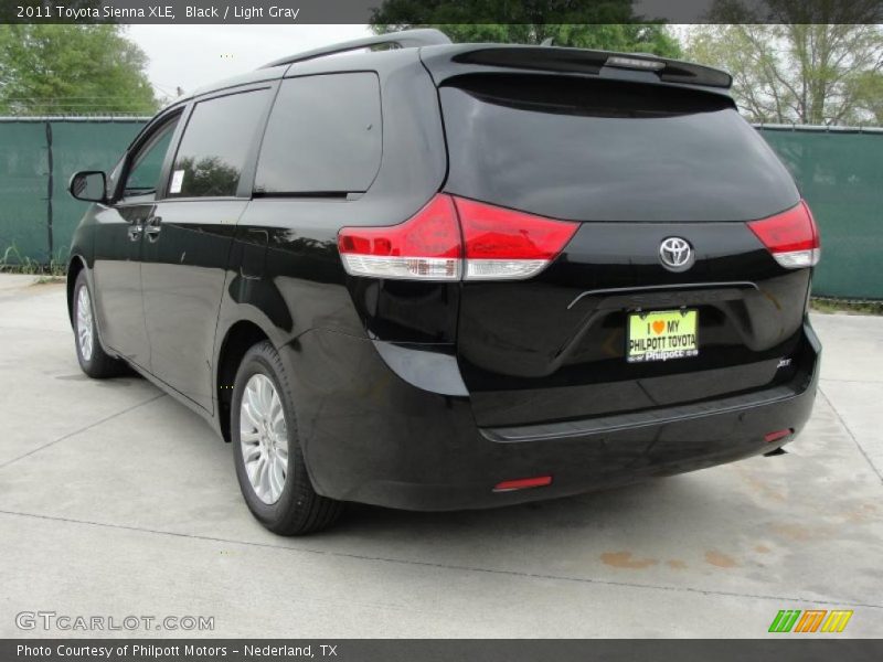 Black / Light Gray 2011 Toyota Sienna XLE