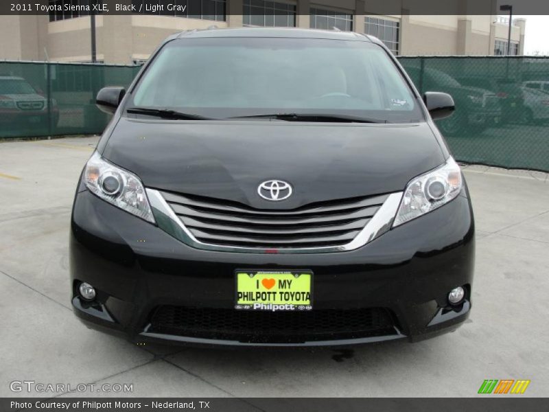 Black / Light Gray 2011 Toyota Sienna XLE