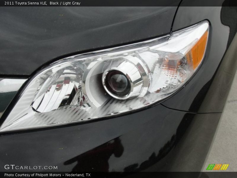 Black / Light Gray 2011 Toyota Sienna XLE