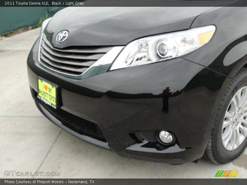  2011 Sienna XLE Black