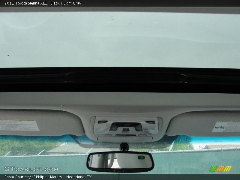 Black / Light Gray 2011 Toyota Sienna XLE
