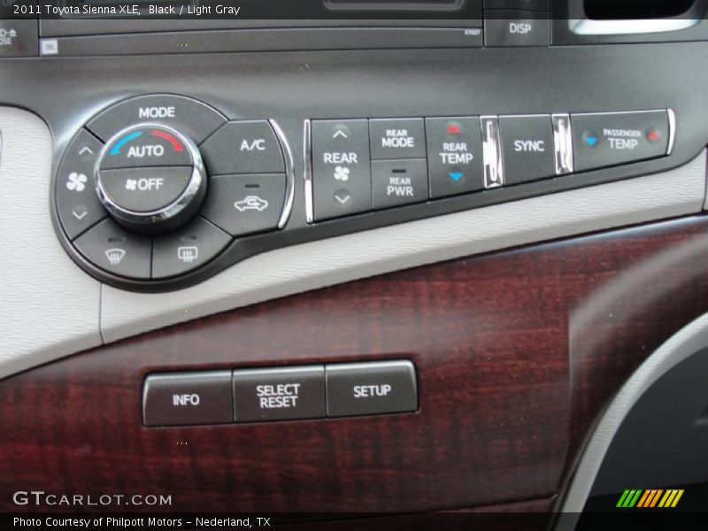 Controls of 2011 Sienna XLE