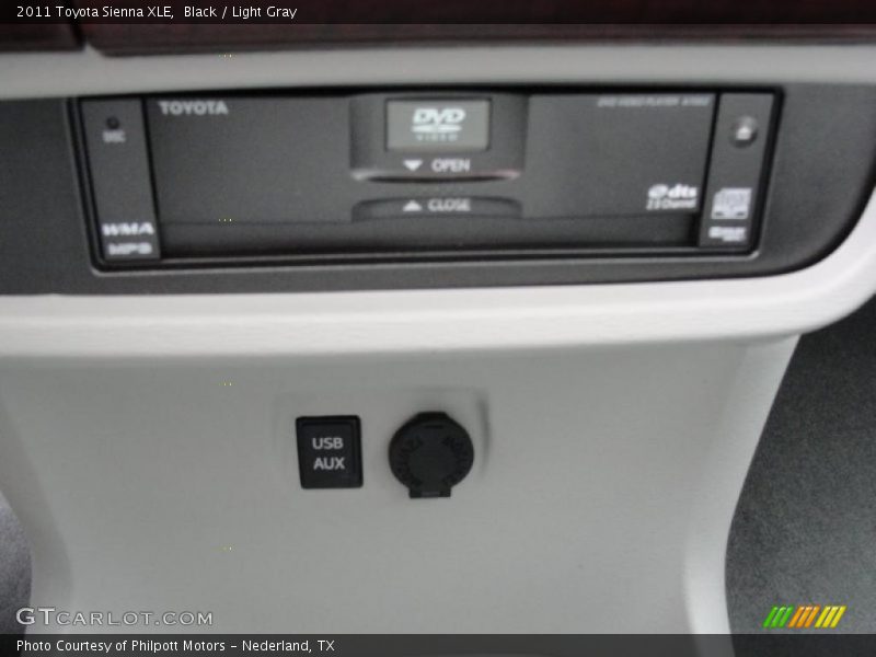 Black / Light Gray 2011 Toyota Sienna XLE