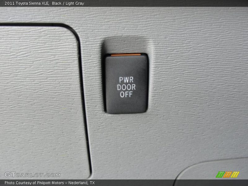 Black / Light Gray 2011 Toyota Sienna XLE