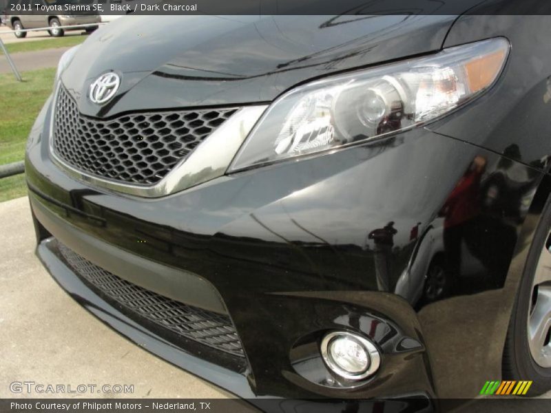 Black / Dark Charcoal 2011 Toyota Sienna SE