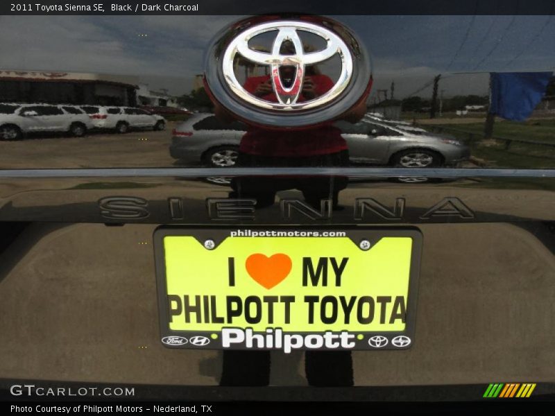 Black / Dark Charcoal 2011 Toyota Sienna SE