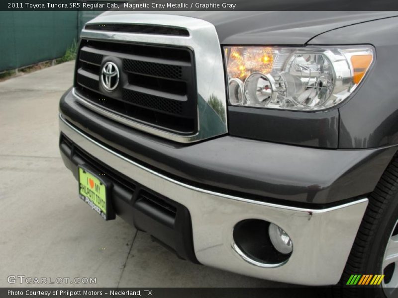 Magnetic Gray Metallic / Graphite Gray 2011 Toyota Tundra SR5 Regular Cab