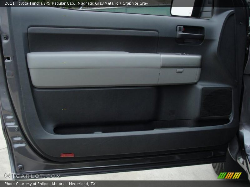 Magnetic Gray Metallic / Graphite Gray 2011 Toyota Tundra SR5 Regular Cab