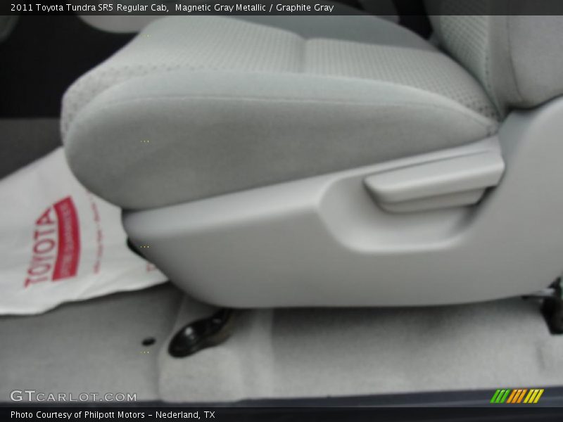 Magnetic Gray Metallic / Graphite Gray 2011 Toyota Tundra SR5 Regular Cab
