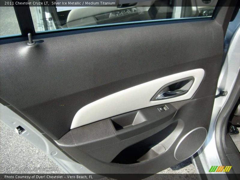 Silver Ice Metallic / Medium Titanium 2011 Chevrolet Cruze LT