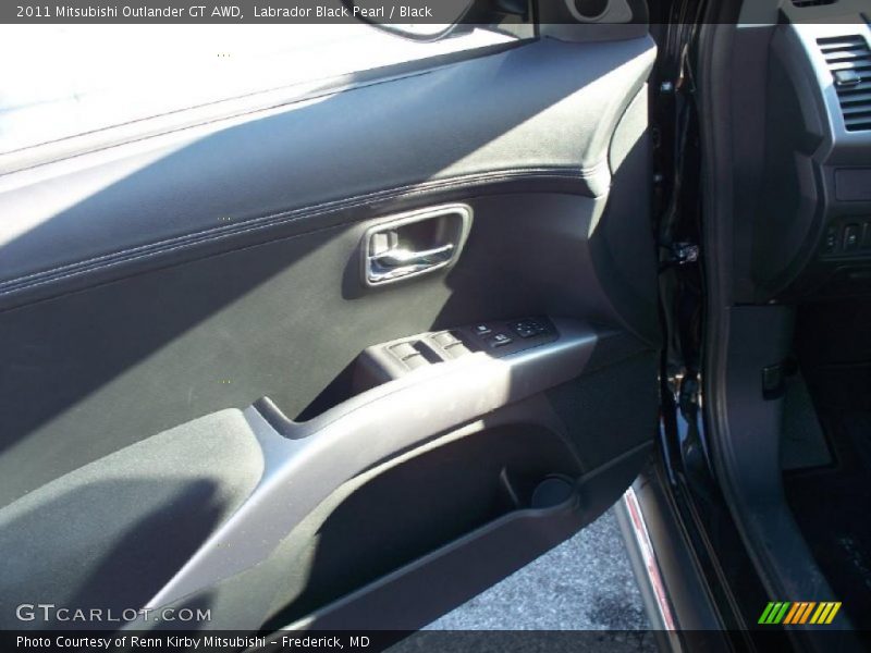 Labrador Black Pearl / Black 2011 Mitsubishi Outlander GT AWD