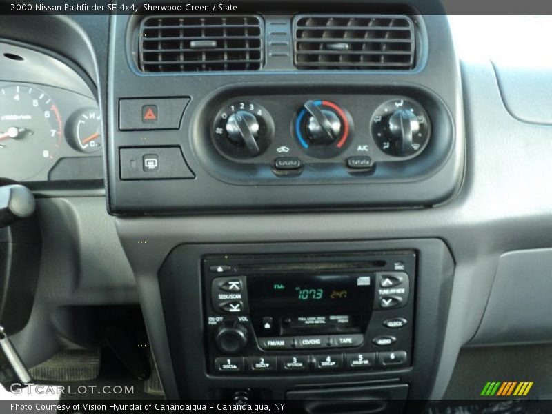 Controls of 2000 Pathfinder SE 4x4