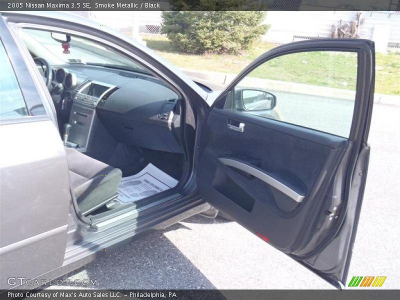 Smoke Metallic / Black 2005 Nissan Maxima 3.5 SE