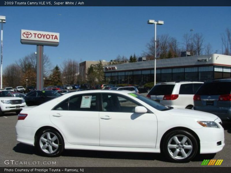 Super White / Ash 2009 Toyota Camry XLE V6