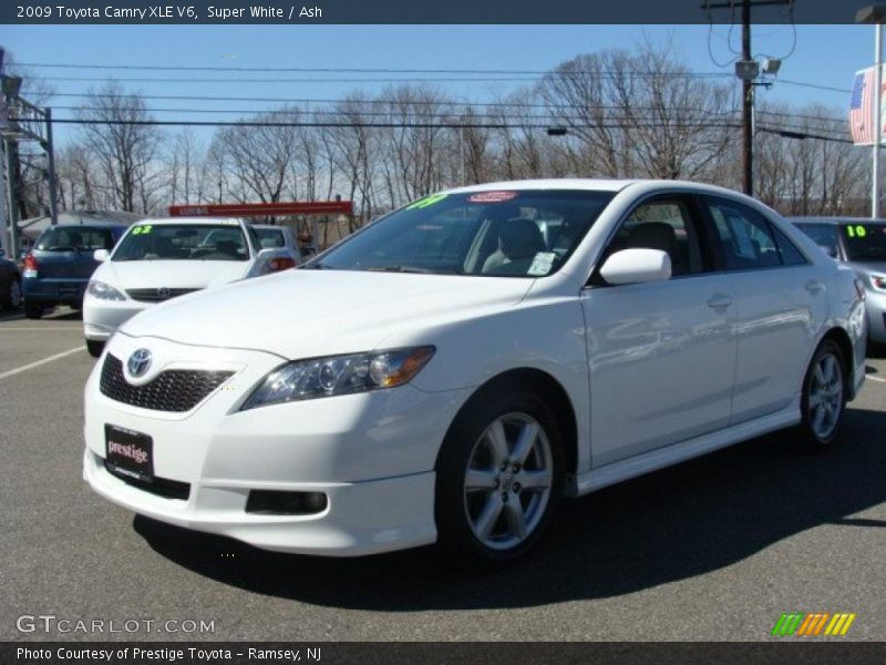 Super White / Ash 2009 Toyota Camry XLE V6