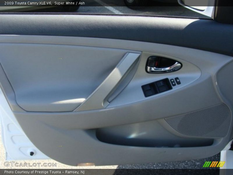Super White / Ash 2009 Toyota Camry XLE V6