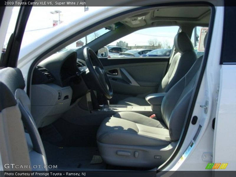 Super White / Ash 2009 Toyota Camry XLE V6