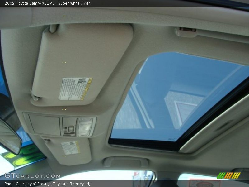 Super White / Ash 2009 Toyota Camry XLE V6