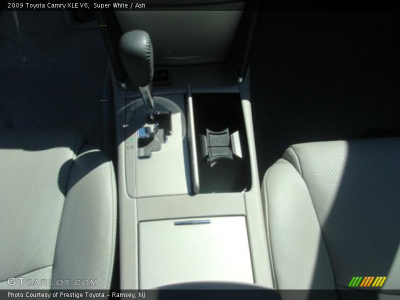 Super White / Ash 2009 Toyota Camry XLE V6