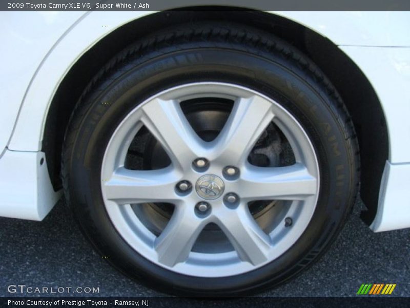 Super White / Ash 2009 Toyota Camry XLE V6