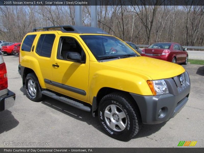 Front 3/4 View of 2005 Xterra S 4x4