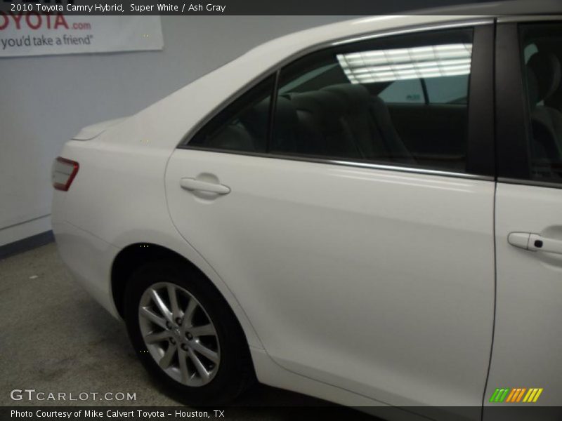 Super White / Ash Gray 2010 Toyota Camry Hybrid