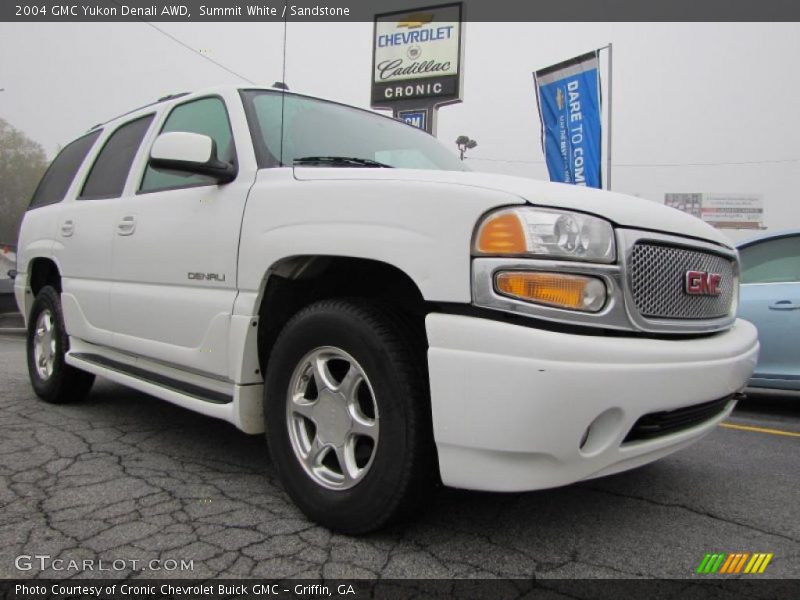 Summit White / Sandstone 2004 GMC Yukon Denali AWD