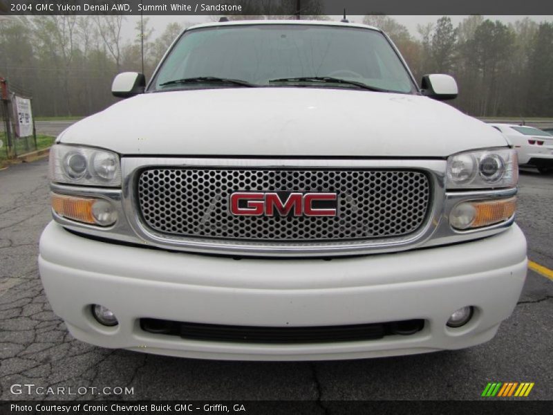 Summit White / Sandstone 2004 GMC Yukon Denali AWD