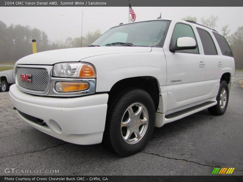 Summit White / Sandstone 2004 GMC Yukon Denali AWD