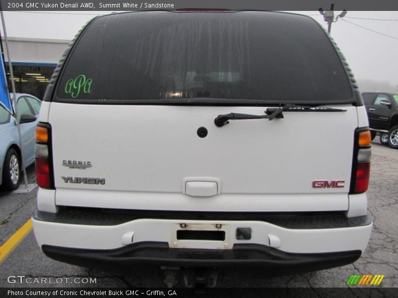 Summit White / Sandstone 2004 GMC Yukon Denali AWD