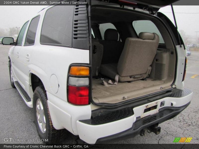 Summit White / Sandstone 2004 GMC Yukon Denali AWD