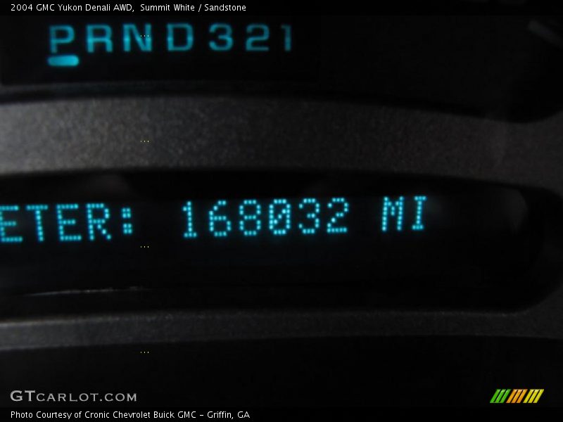 Summit White / Sandstone 2004 GMC Yukon Denali AWD