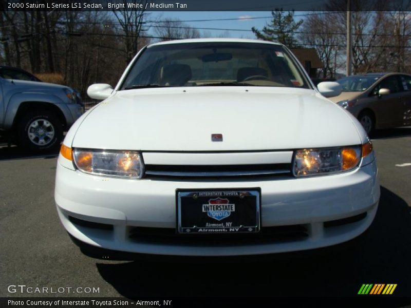 Bright White / Medium Tan 2000 Saturn L Series LS1 Sedan