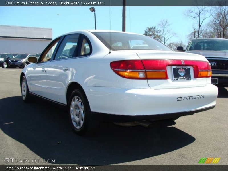 Bright White / Medium Tan 2000 Saturn L Series LS1 Sedan