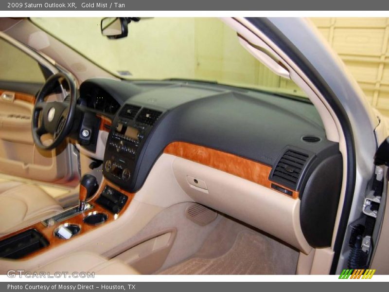 Gold Mist / Tan 2009 Saturn Outlook XR