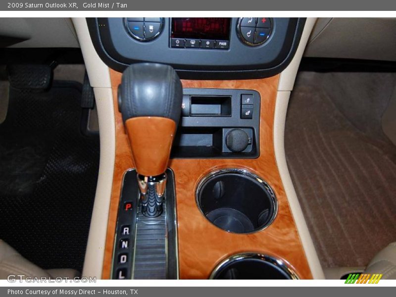 Gold Mist / Tan 2009 Saturn Outlook XR