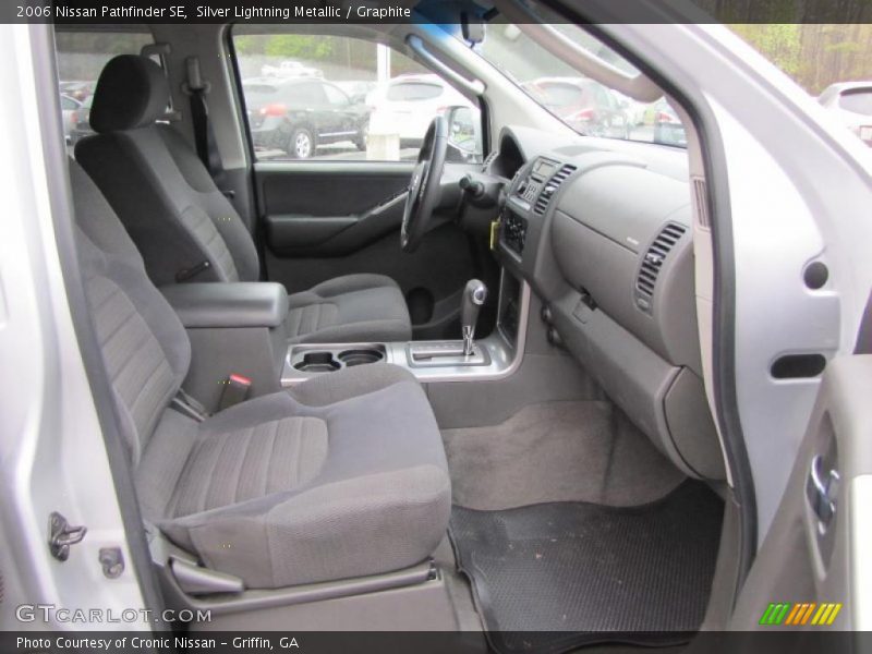  2006 Pathfinder SE Graphite Interior