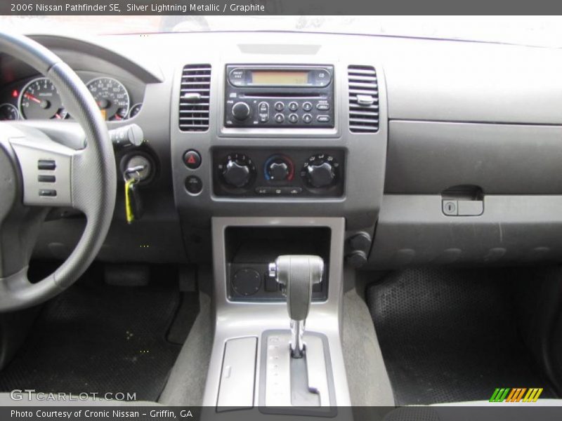 Silver Lightning Metallic / Graphite 2006 Nissan Pathfinder SE