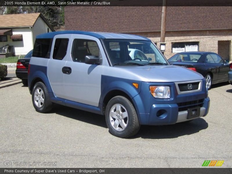 Front 3/4 View of 2005 Element EX AWD