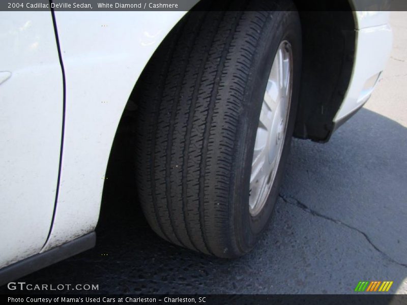 White Diamond / Cashmere 2004 Cadillac DeVille Sedan
