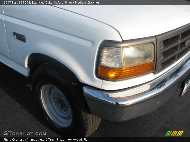 Oxford White / Medium Graphite 1997 Ford F250 XL Extended Cab