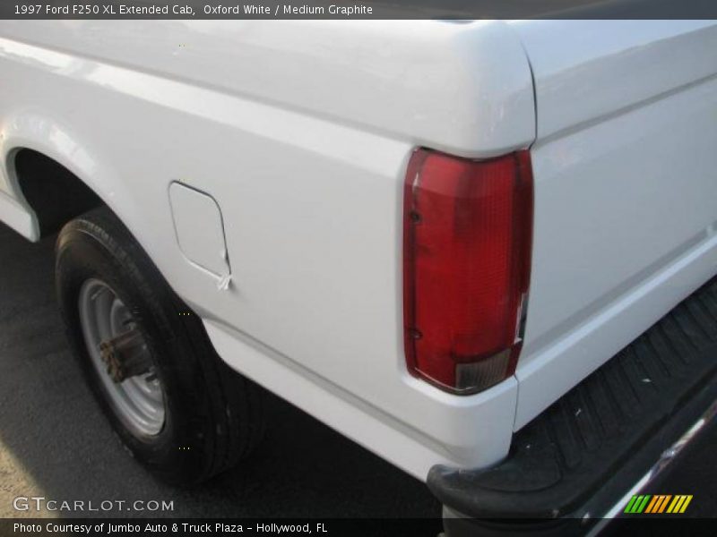 Oxford White / Medium Graphite 1997 Ford F250 XL Extended Cab