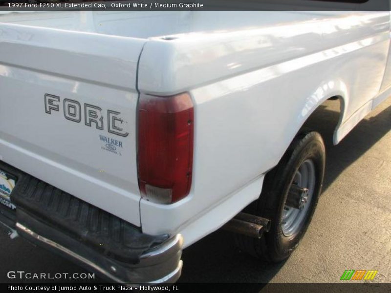 Oxford White / Medium Graphite 1997 Ford F250 XL Extended Cab