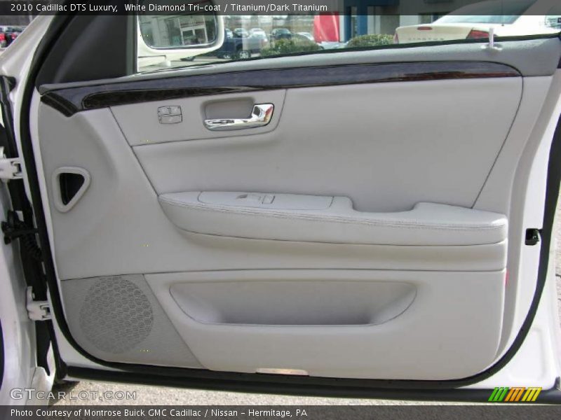 White Diamond Tri-coat / Titanium/Dark Titanium 2010 Cadillac DTS Luxury