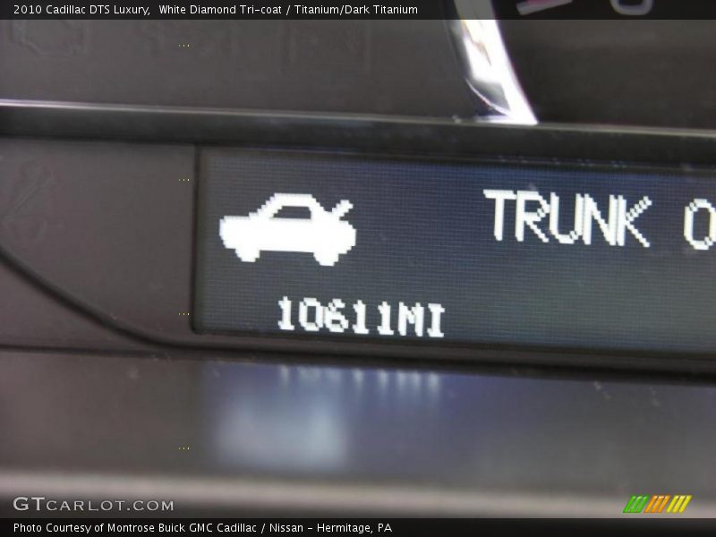 White Diamond Tri-coat / Titanium/Dark Titanium 2010 Cadillac DTS Luxury
