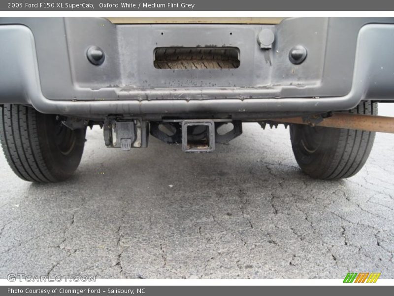 Oxford White / Medium Flint Grey 2005 Ford F150 XL SuperCab