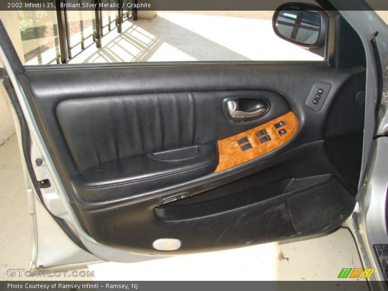 Brilliant Silver Metallic / Graphite 2002 Infiniti I 35