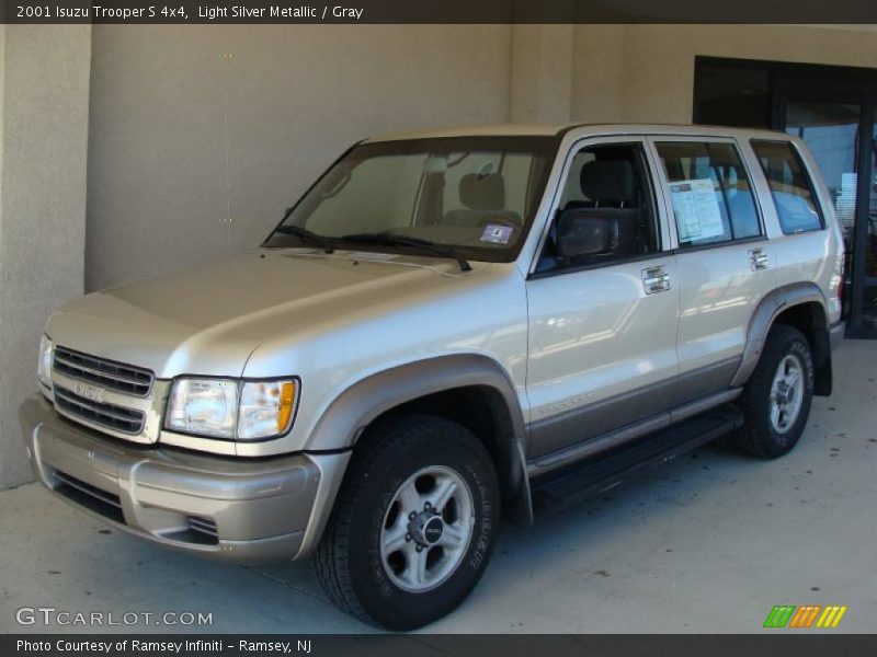 Light Silver Metallic / Gray 2001 Isuzu Trooper S 4x4