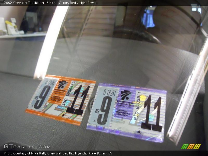 Victory Red / Light Pewter 2002 Chevrolet TrailBlazer LS 4x4