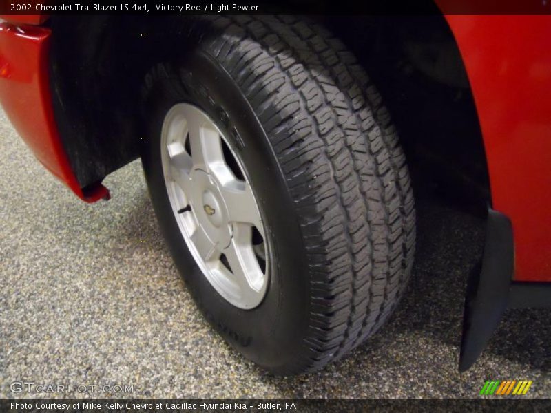 Victory Red / Light Pewter 2002 Chevrolet TrailBlazer LS 4x4